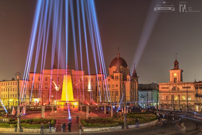 Pokaz laserów na placu Wolności