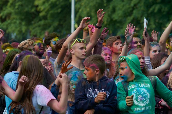 Lublin „wybuchł” kolorami! Zobaczcie zdjęcia z Holi Festival