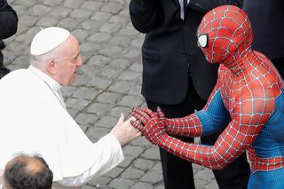  Na audiencji u papieża pojawił się niespodziewany gość. To... spiderman!