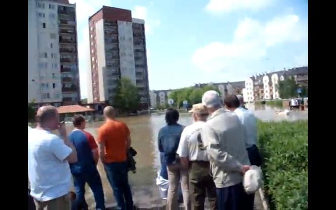 Wrocław, osiedle Kozanów: Sytuacja jest nie do opanowania – zarządzono ewakuacje. Zagrożone kolejne dwa osiedla Wojnów i Strachocin