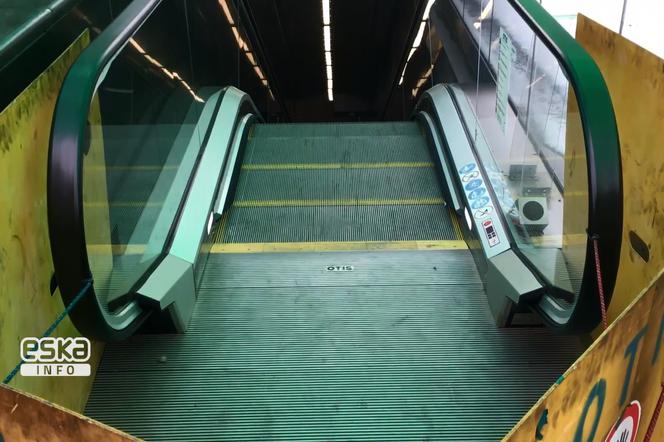 Plaga zepsutych ruchomych schodów na stacjach II linii metra