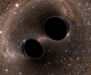 Co się stanie, gdy zderzą się dwie czarne dziury? Tak, to też się bada!