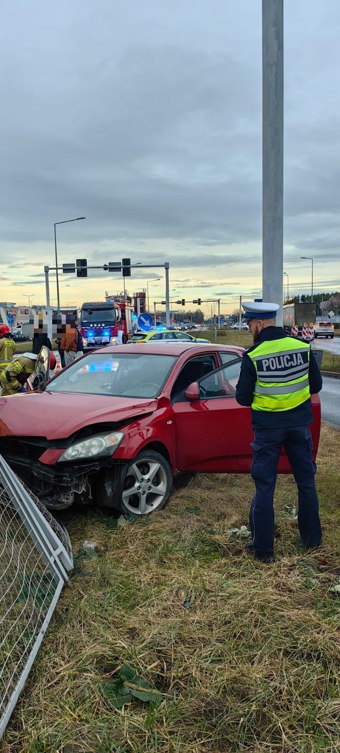 Nie ma świateł, jest kolizja. Zderzenie na dużym skrzyżowaniu w Lesznie