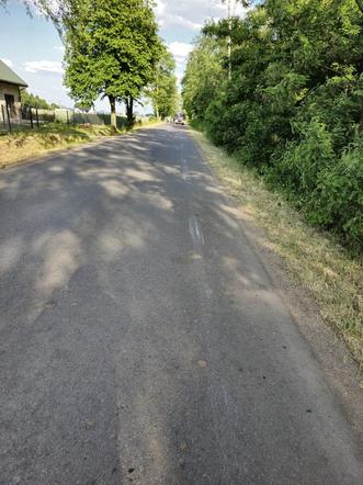 Horror na drodze. Motocyklista roztrzaskał się pod własnym domem. Nie żyje 35-latek 