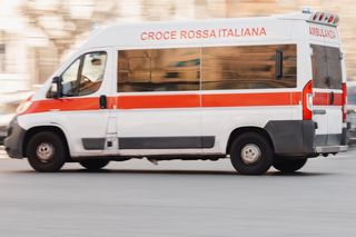 13-latek szedł szkolnym korytarzem na lekcję. Nagle upadł i zmarł!