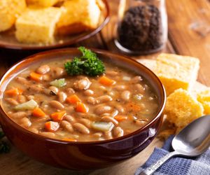 Prosta zupa z PRL-u to teraz hit. Prostota spotyka głębię smaku