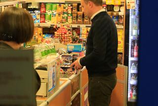 Z obstawą do bankomatu