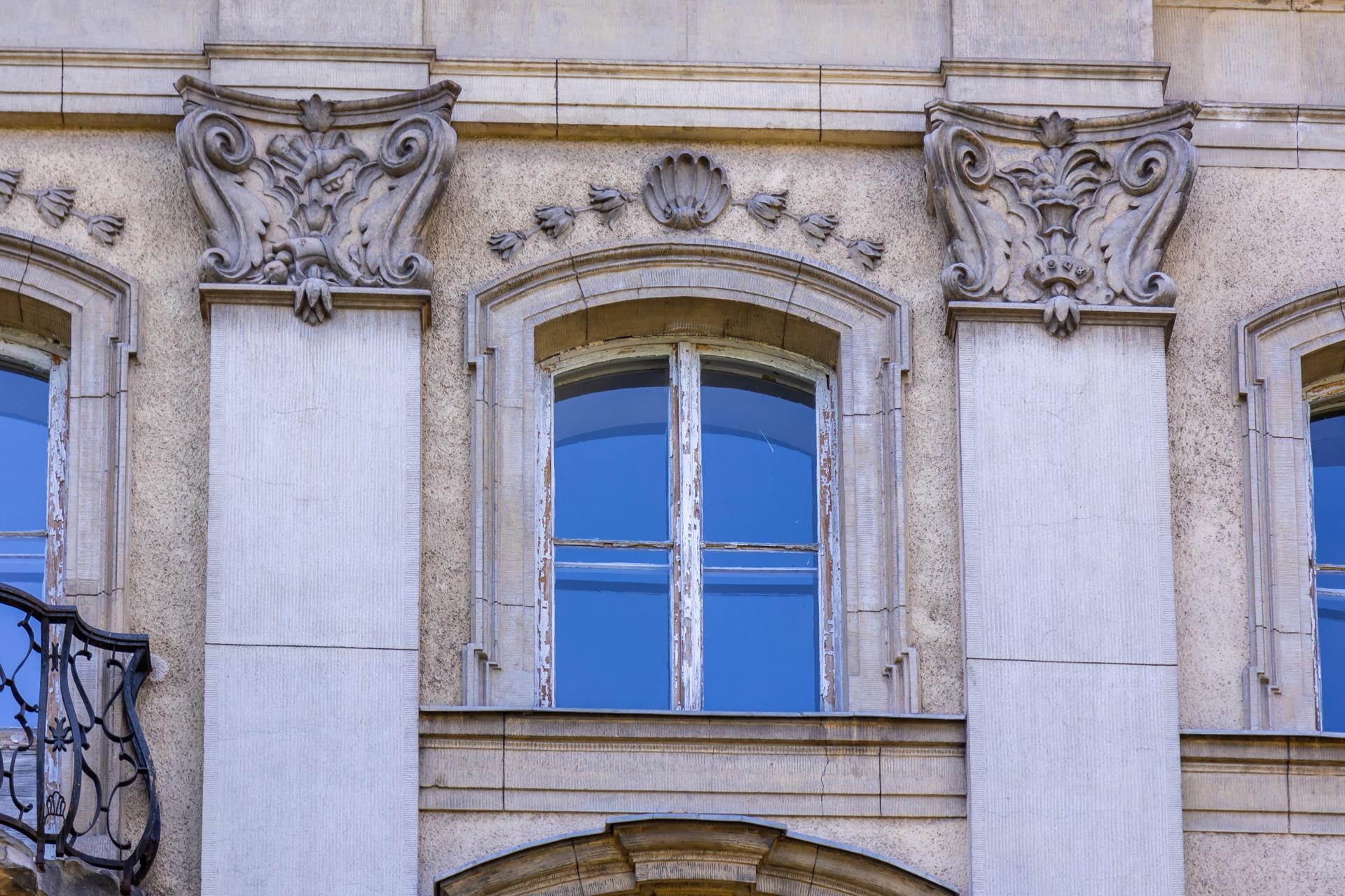 NADA Villa czyli Willa Gawrońskich w Warszawie - zdjęcia wnętrz zabytkowego pałacu i byłej ambasady