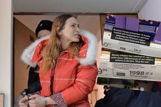 Rosjanka przeprowadziła antywojenną akcję w sklepie - grozi jej długoletnie więzienie [FOTO/WIDEO]