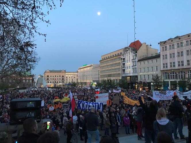 Łańcuch Światła na pl. Wolności