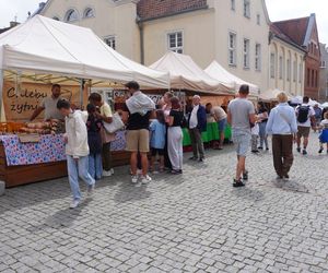 Dni Olsztyna 2025. Dziesiątki wystawców i tłumy na Jarmarku Jakubowym