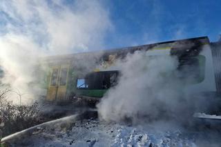 Ogień w pociągu Kolei Mazowieckich. Ogień i dym widać było z daleka