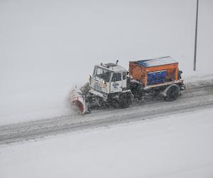 Podkarpacie. Trudne warunki na drogach. Będą kolejne opady śniegu? 