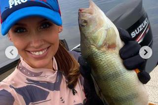 Najseksowniejsza wędkarka świata! Polina łowi same grube ryby