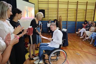 Mateusz nie doczekał studniówki. Piękny gest kolegów z klasy i nauczycieli