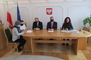 Społecznicy podpisali umowy w połczyńskim ratuszu 