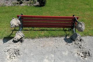 Lubelskie: 27-latek zniszczył ławki w parku. Sam nie wie dlaczego 