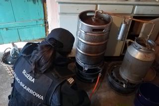 Narewka. Bimbrownik wpadł pędzeniu nielegalnego alkoholu [ZDJĘCIA]