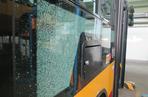 W wyniku strzałów w autobusie wybite zostały szyby