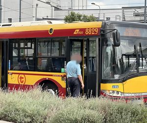  4-latek ciągnięty przez autobus miejski! Drzwi pojazdu przycięły nóżkę dziecku