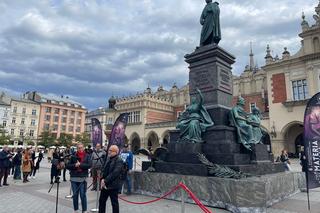 Pomnik Adama Mickiewicza z krakowskiego rynku ma brata bliźniaka