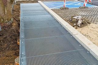 Podwieszany chodnik na ul. Bożeny