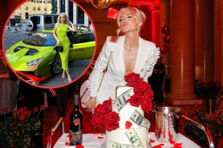 Caroline Derpienski chwali się bogactwem w Dubaju! Versace i luksusowe samochody