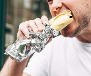 Polacy zjadają 5 mln dziennie, nie mając pojęcia co jest w środku