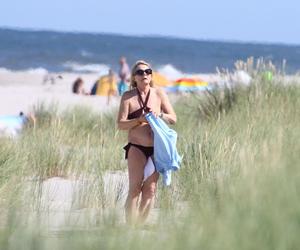 Grażyna Szapołowska i Dorota Goldpoint na plaży 