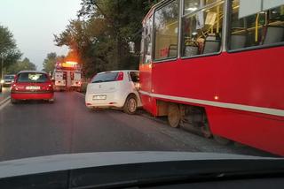 Wypadek w Sosnowcu. Samochód osobowy zderzył się z tramwajem. Są utrudnienia!