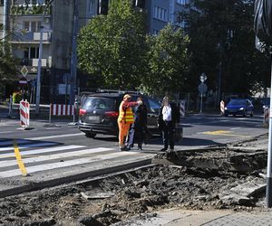 Remont torów na Waszyngtona. Pasażerowie osłupieli, chaos na przystankach