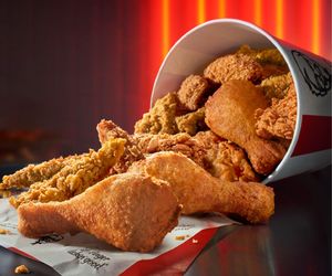 Wtorkowy Kubełek KFC znów dostępny. Kultowe produkty w specjalnych cenach