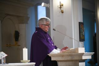 Wzruszający pogrzeb Zdzisława Tobiasza. Trumna aktora tonęła w kwiatach. Był dobrym człowiekiem