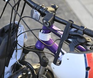 Rośnie liczba wypadków z udziałem hulajnóg. Radni Mazowsza apelują do dzieci i młodzieży: „Noście kaski i odblaski!”