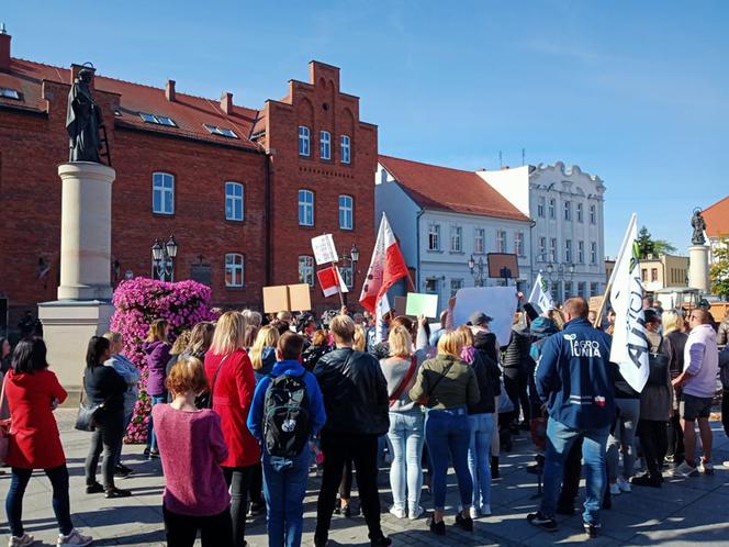 Demonstracja pod Sądem Rejonowym w Środzie Wielkopolskiej! "Elena wróć! 