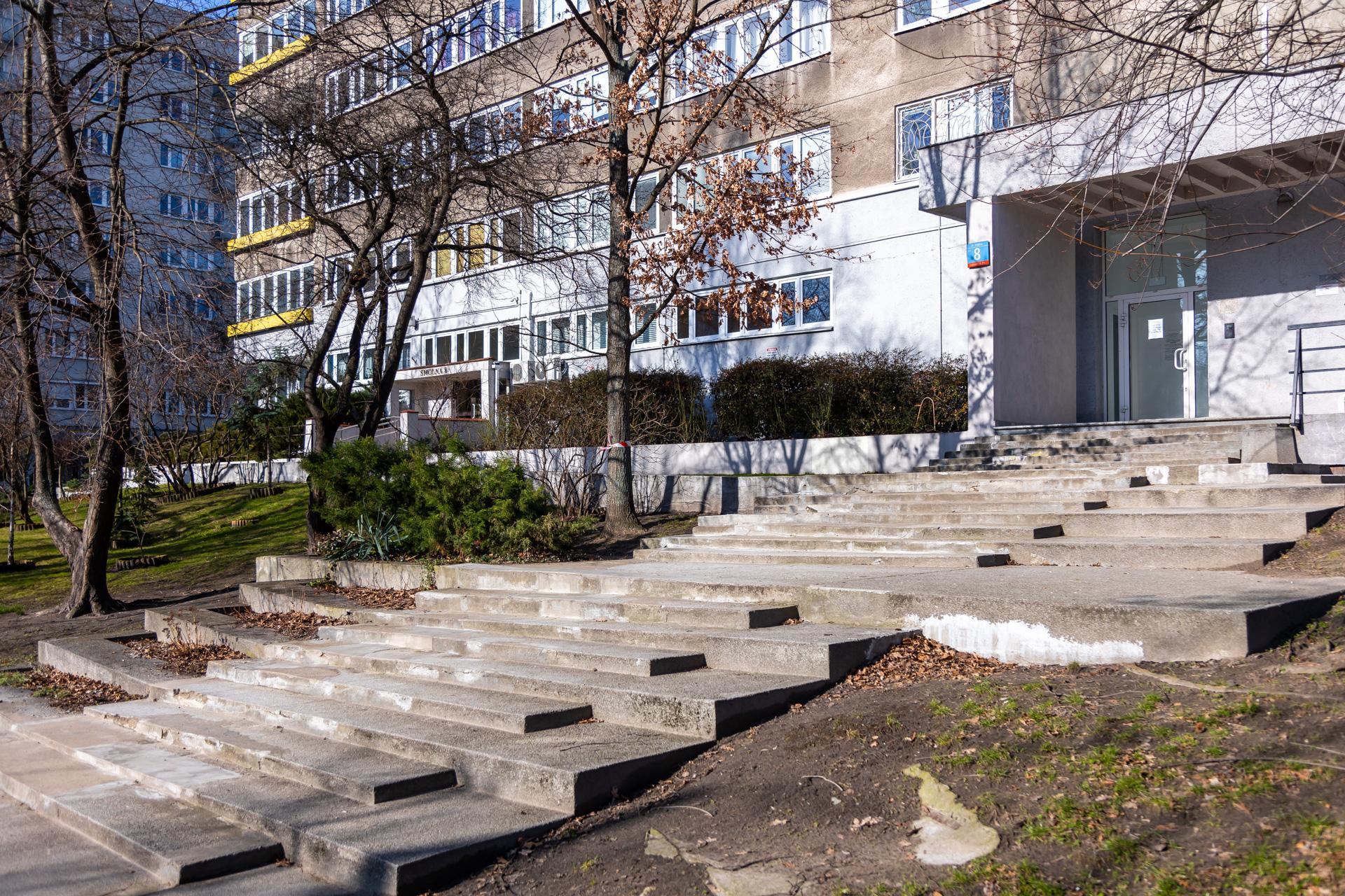 Młotek na Smolnej 8 w Warszawie. Zobacz zdjęcia symbolu luksusowych mieszkań w PRL-u