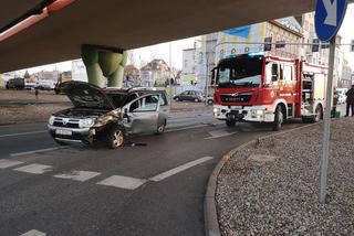 Groźny wypadek na skrzyżowaniu ul. Jagiellońskiej z Ogińskiego! Dwie osoby trafiły do szpitala! [ZDJĘCIA]