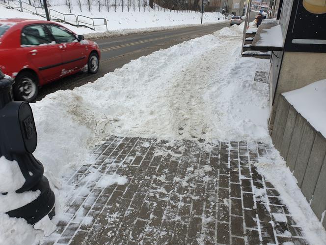 Na lubelskich chodnikach zalega śnieg