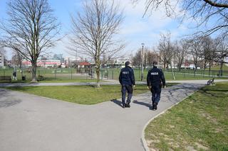 Policjanci kontrolują też parki