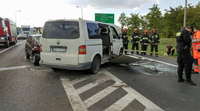 Wypadek w Pawłówku. Trzy osoby trafiły do szpitala! [ZDJĘCIA]