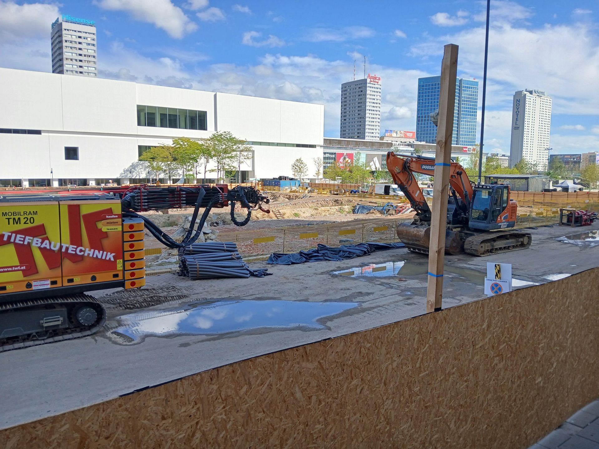 Budowa podziemi teatru TR Warszawa