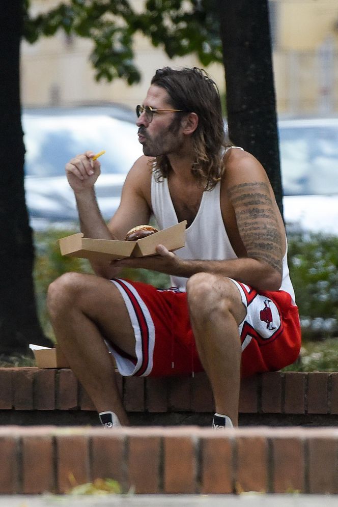 Radzimir Dębski umówił się ze znajomymi na burgera