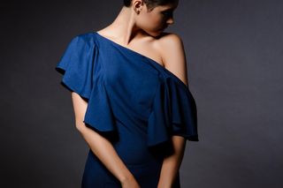 Zapomnij o czerni, beżu i szarości. W tym sezonie w modzie niepodzielnie rządzi odcień „midnight blue”