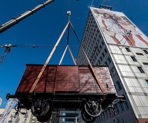 Tak wagon trafił do podziemi Muzeum Getta Warszawskiego