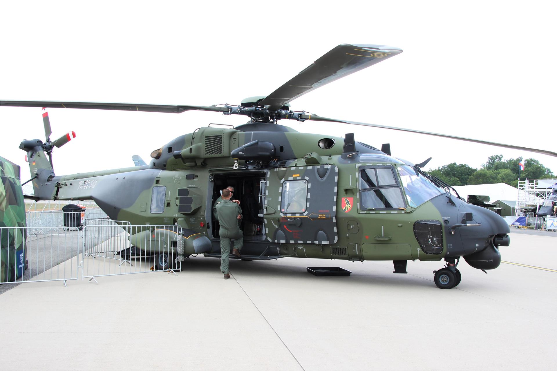  Niemiecki śmigłowiec wielozadaniowy NH90 - ILA24