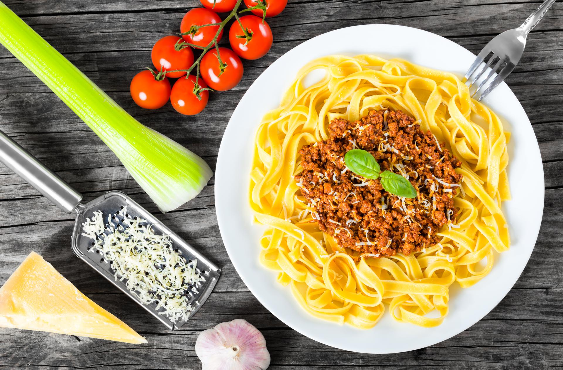 Ragu przepis na wołowe ragout w typie bolognese do makaronu Beszamel.pl