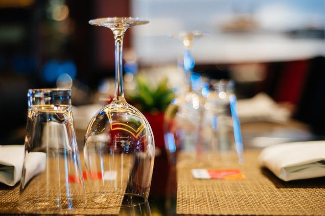Krakowska restauracja otwiera się mimo obostrzeń. W trakcie pandemii dostali 5000 zł wsparcia. To żart z Nas i ekipy