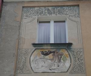 Sgraffito w Białymstoku. Zabytkowe pra-murale rodem z PRL-u