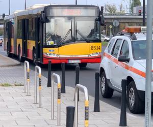 Dramat pasażerów miejskiego autobusu w Warszawie. Cztery osoby ranne