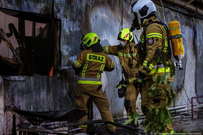 Wielki pożar w Kędzierzynie-Koźlu. Płonie hurtownia, na miejscu 20 zastępów straży pożarnej!